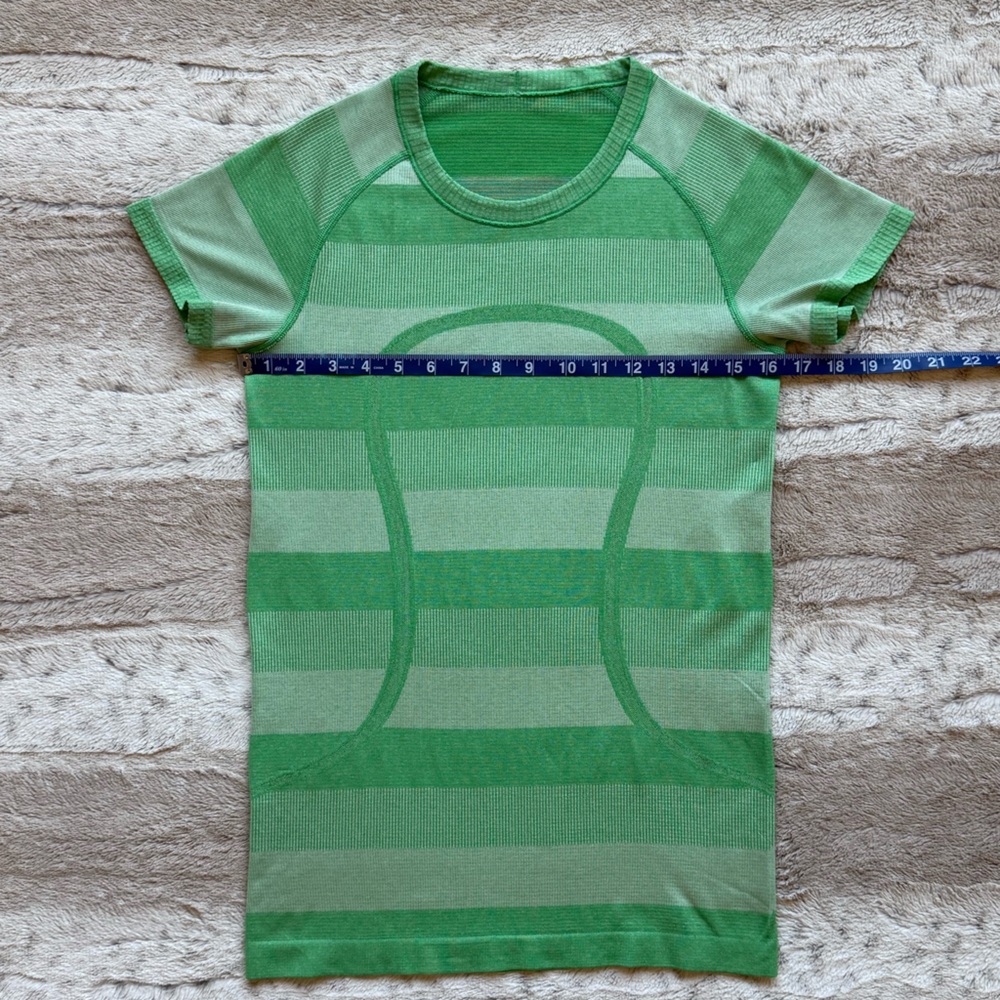 Lululemon Run: Swiftly Tech Short Sleeve in Heathered Green Bean Size 8 - Picture 7 of 14